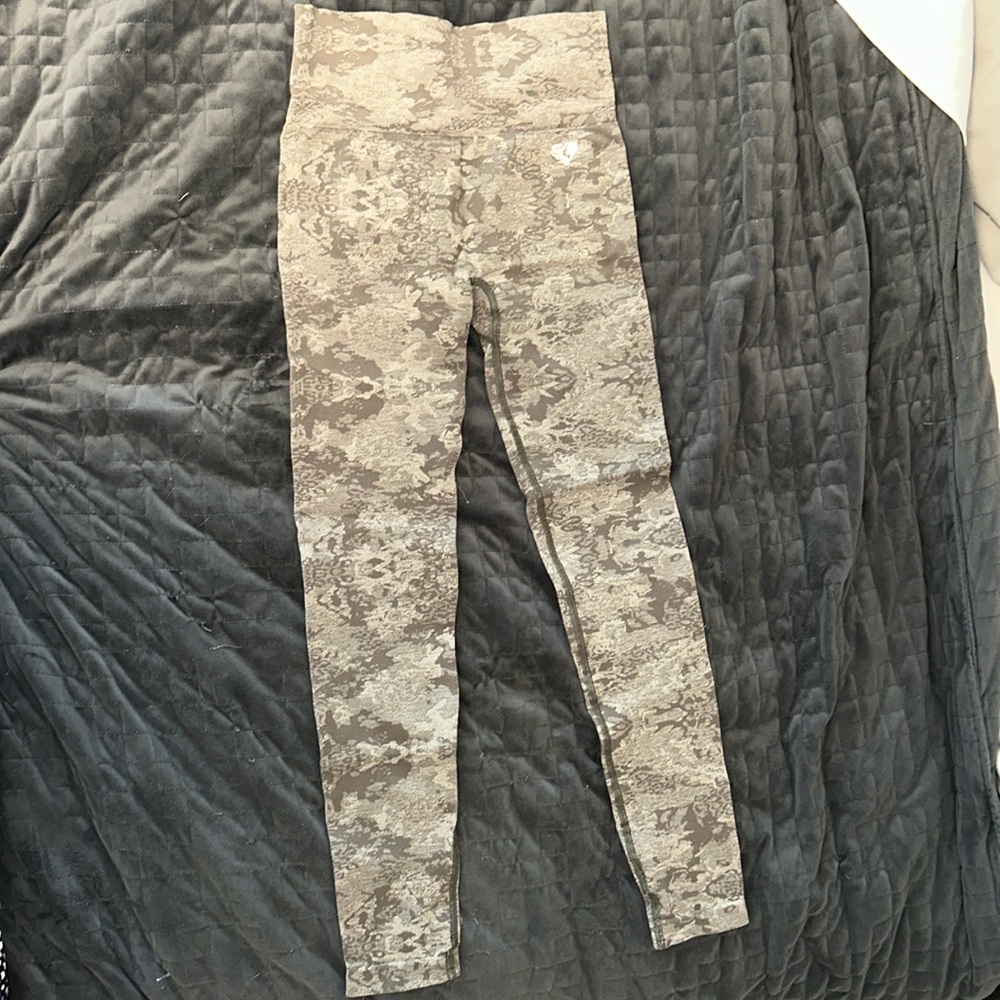 Camel workout leggings